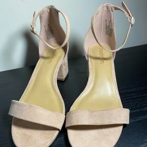 Steve Madden NYC Strappy Size 7.5